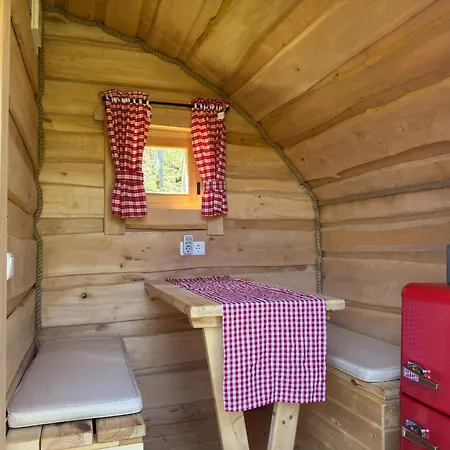 Kemping Eifelhuette Auf Dem Campingpark *