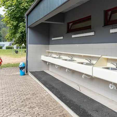 Eifelhuette Auf Dem Campingpark Kemping *