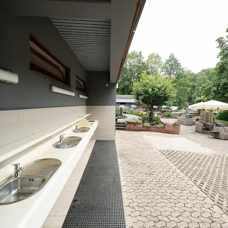 Eifelhuette Auf Dem Campingpark Kemping